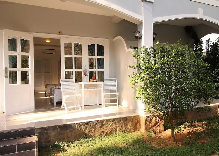 Little Paris Khu nghỉ mát 4*