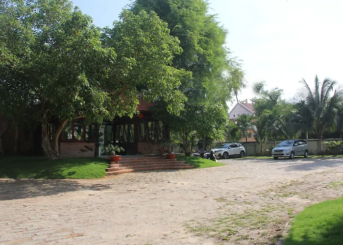 Little Paris Khu nghỉ mát 4*